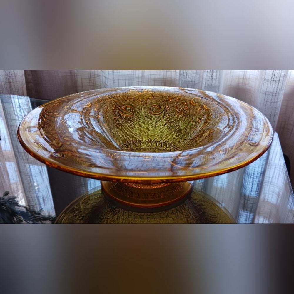 Vintage Indiana Tiara Glass Serving Bowl, 11" diameter, 3.75" high, EUC